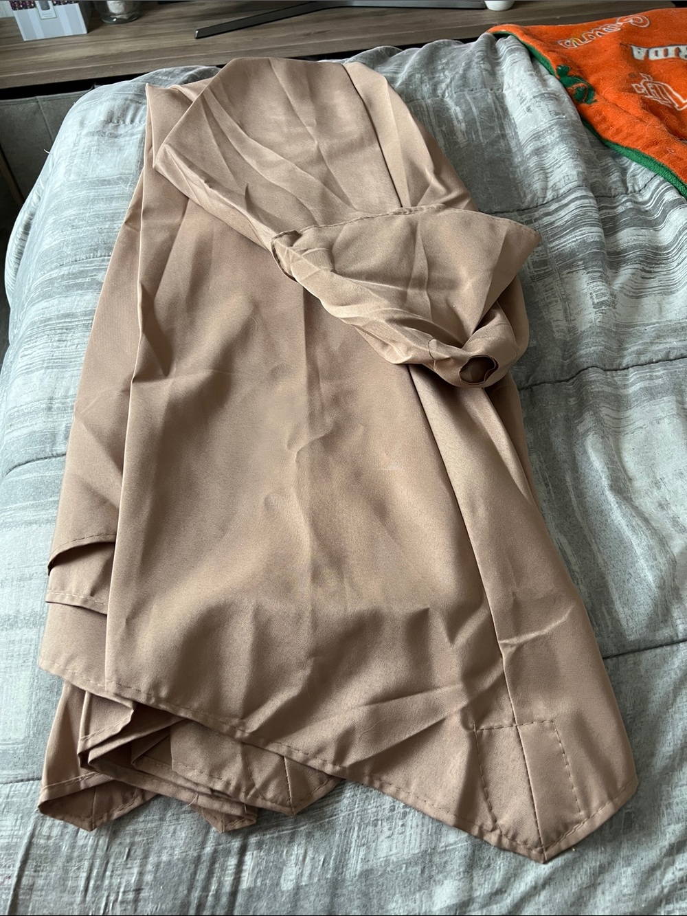 6 arm patio umbrella  fabric in Beige